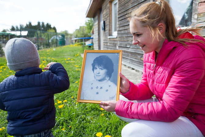 Mariaus Vizbaro / 15min nuotr./Viktorijos mamos portretas, kabantis namuose