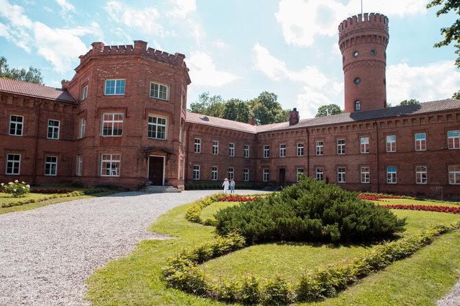 Mariaus Vizbaro / 15min nuotr./Raudonės pilis
