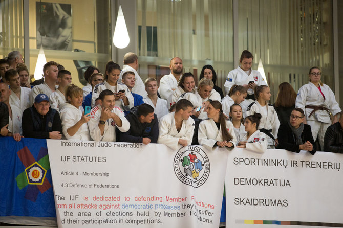 Mariaus Vizbaro / 15min nuotr./Lietuvos dziudo čempionate sportininkai protestuoja prieš prezidentą Sinkevičių