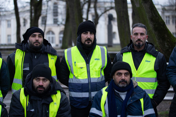 Mariaus Vizbaro / 15min nuotr./Darbuotojai iš Turkijos skelbia bado streiką