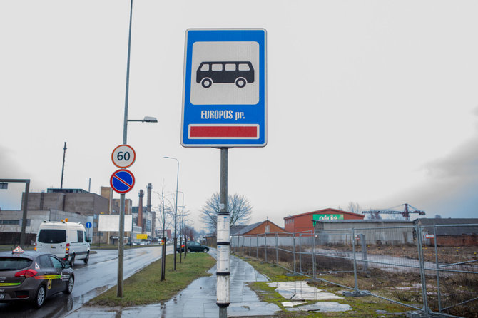 Mariaus Vizbaro / 15min nuotr./Autobusų stotelė, kurioje įvyko nelaimė