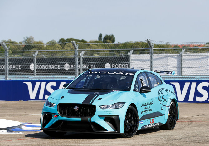 Formulės E nuotr./„Jaguar i-Pace eTrophy“ lenktyninis elektromobilis