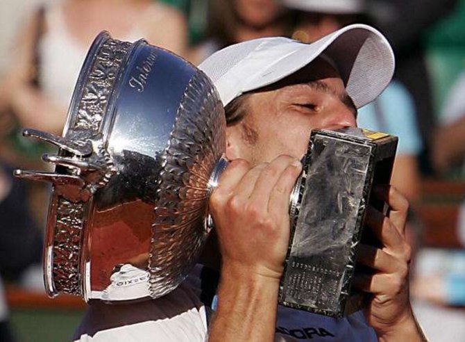 Gastonas Gaudio 2004 metų „Roland Garros“ finale nugalėjo tautietį Guillermo Coria