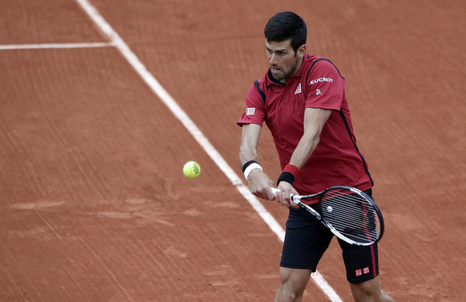 Novakas Džokovičius 6-ą kartą iš eilės žais „Roland Garros“ čempionato pusfinalyje