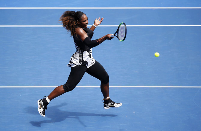 „Scanpix“ nuotr./Serena Williams nugalėjo Barborą Strycovą ir žengė į „Australian Open“ ketvirtfinalį