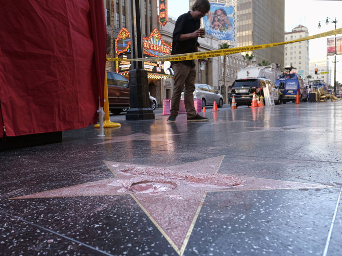 Scanpix nuotr./Donaldo Trumpo žvaigždė Holivudo šlovės alėjoje