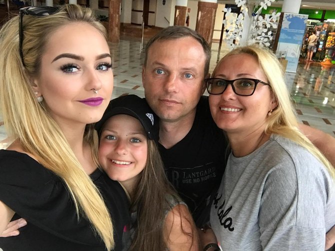 Asmeninio albumo nuotr./Iglė Bernotaitytė su šeima