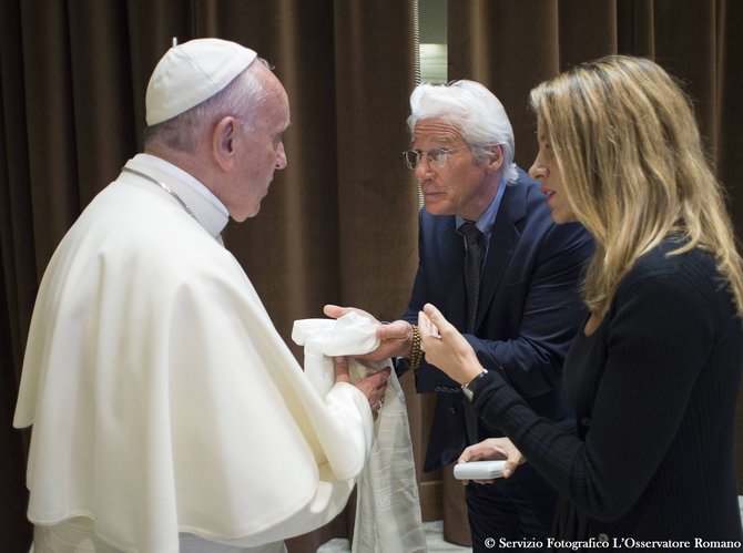 Scanpix nuotr./Popiežius Pranciškus su Richardu Gere'u 