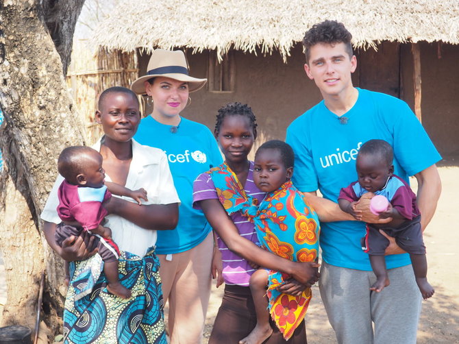 UNICEF nuotr./Donatas Montvydas ir Justė Arlauskaitė-Jazzu Malavyje