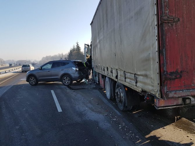 Asmeninio albumo nuotr./Artūro Orlausko vairuojamas automobilis pateko į avariją