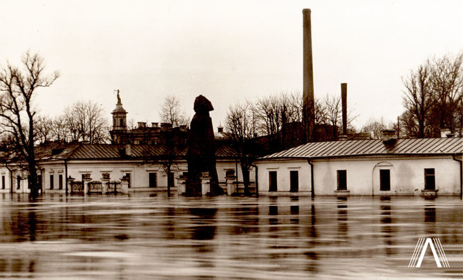 Fotografija iš www.archivesofculture.com /Adomo Mickevičiaus paminklas