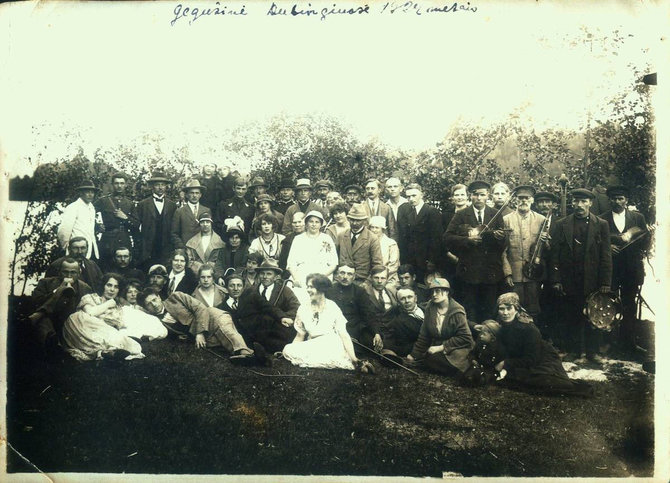 epaveldas.lt nuotr. /Gegužinė Dubingiuose 1924 m.