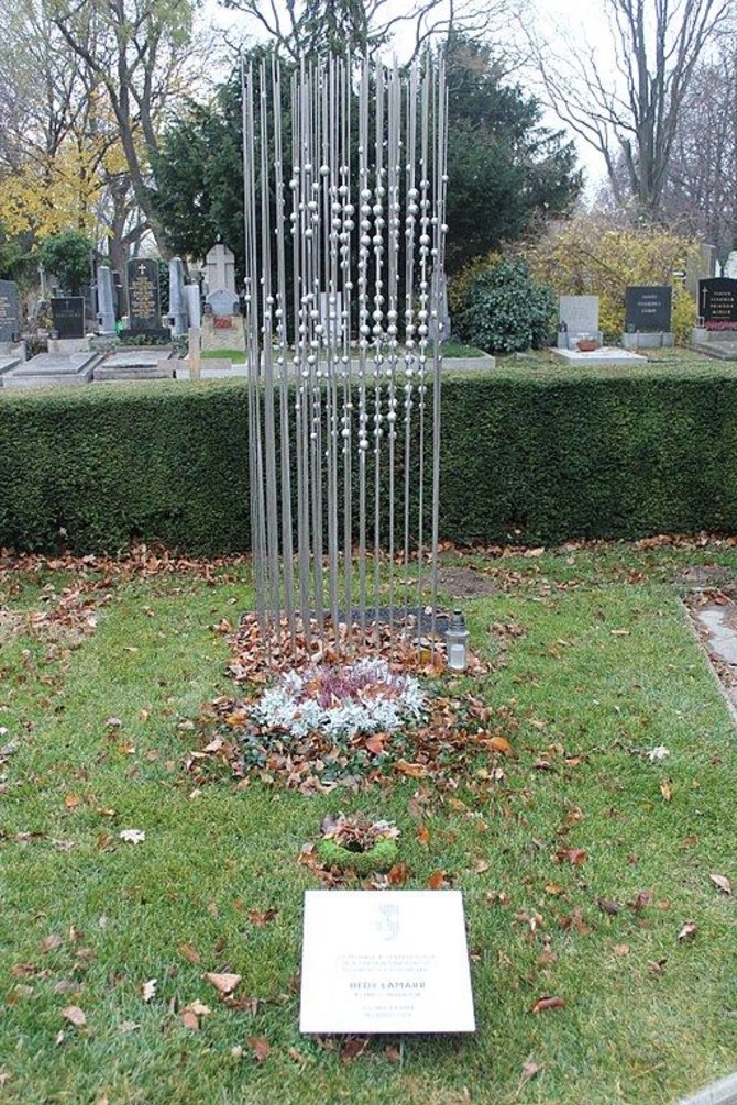  Wikimedia Commons nuotr./Atminimo monumentas H.Lamarr Vienos kapinėse