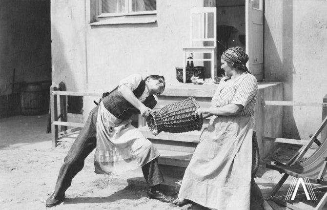 archivesofculture.com nuotr./1931 m. filmo „Onytė ir Jonelis“ kadras