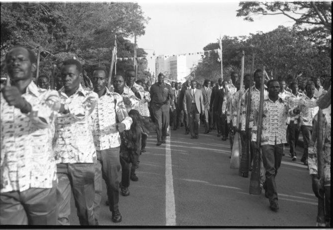 Ugandos nacionalinio transliuotojo nuotr./Idi Aminas naujo kelio atidaryme