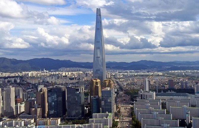 Wikipedia Commons nuotr. // CC BY-SA 4.0/„Lotte World Tower“ Pietų Korėjoje