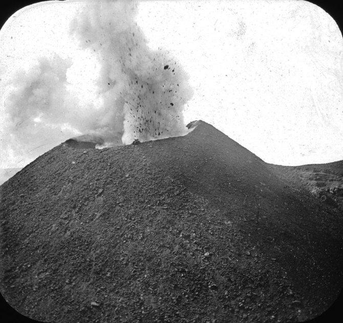 Public Domain nuotr./Vezuvijaus išsiveržimas 1923 m.