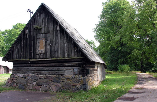 Wikipedia Commons nuotr./Buvęs Santeklių dvaro ūkinis pastatas