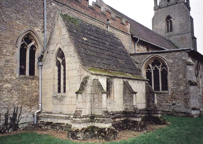 oldwillingham.com nuotr./Priestatas prie bažnyčios Anglijoje. Tokie priestatai tarnavo kaip anachorečių celės