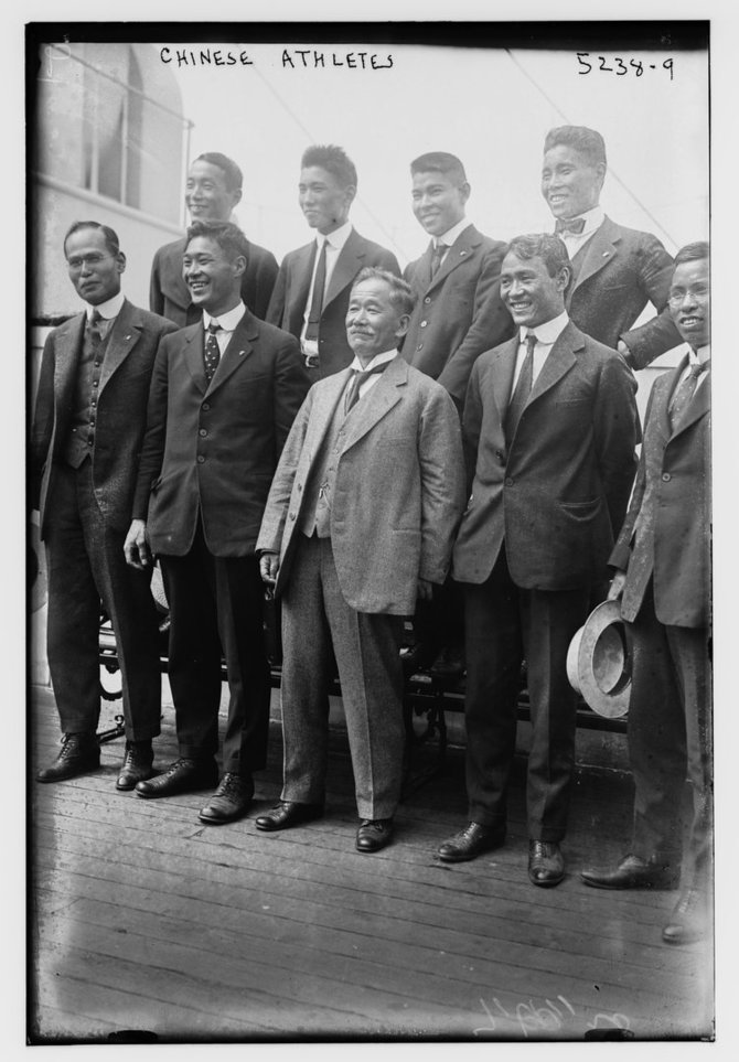 JAV Kongreso bibliotekos nuotr. /Japonijos sportininkai 1920 m., olimpinėse žaidynėse, S.Kanaguri - dešinėje pusėje viršutinėje eilėje
