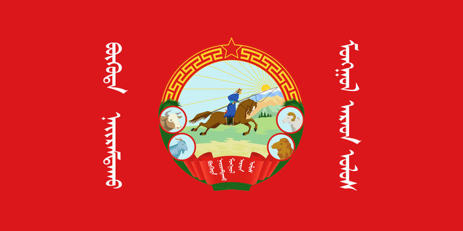 Wikimedia Commons / Public Domain pav./Mongolijos liaudies respublikos vėliava 1940-1945 m.