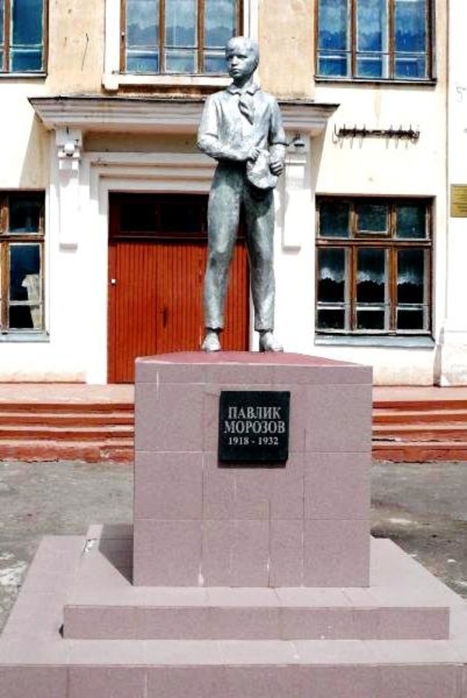Wikimedia Commons nuotr./Paminklas Pavlikui Morozovui Ostrovo mieste