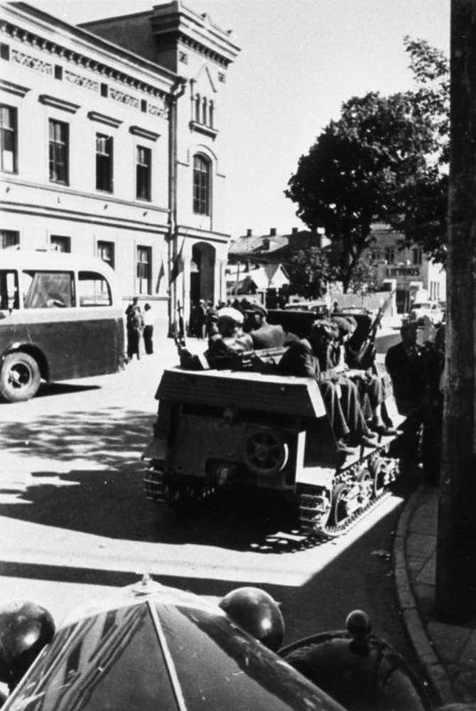 Vokietijos federalinio archyvo / Wikimedia Commons / Public Domain nuotr./Sukilėliai 1941 m. birželio 25 d. Kaune