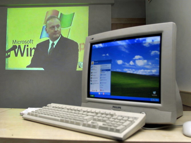 „Scanpix“ nuotr./Kompiuteris su „Windows XP“ ir šia nuotrauka darbalaukyje