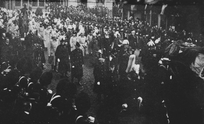 Wikimedia Commons / Public Domain nuotr./Karalienės Viktorijos laidotuvių procesija
