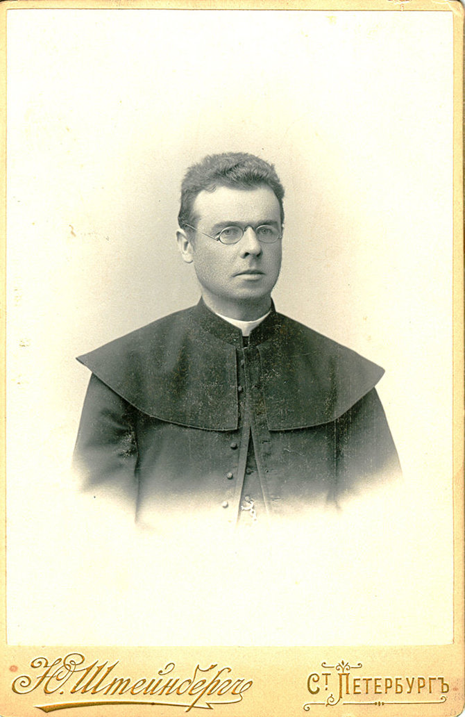 Kaunas city museum funds photo.  / Prelate Jonas Mačiulis-Maironis.  19th century  other half. 