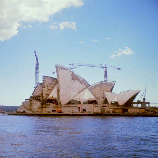 Robeyclark / Wikimedia Commons nuotr. / CC BY-SA 3.0/Sidnėjaus operos rūmų statybos 1966 m.