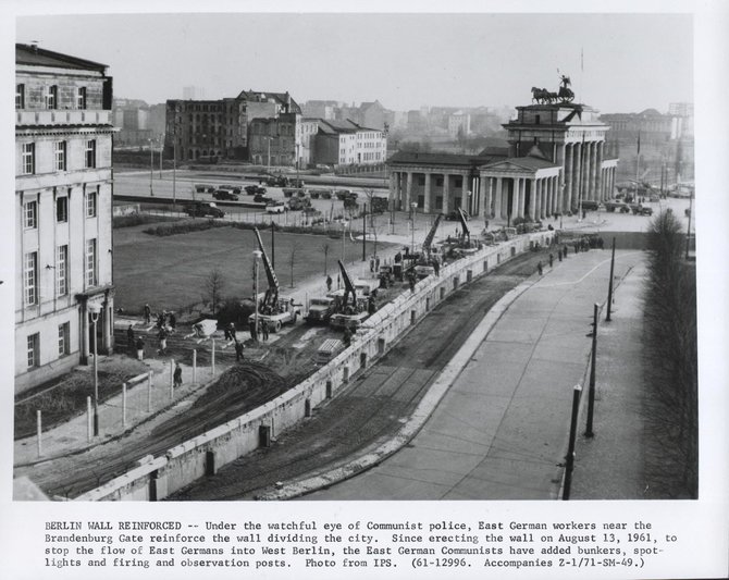 Wikimedia Commons / Public Domain nuotr./Berlyno sienos statybos, 1961 m. spalis