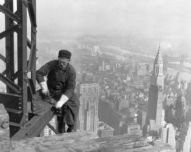 Lewis Hine / Wikimedia Commons / Public Domain nuotr//„Empire State Building“ statybos