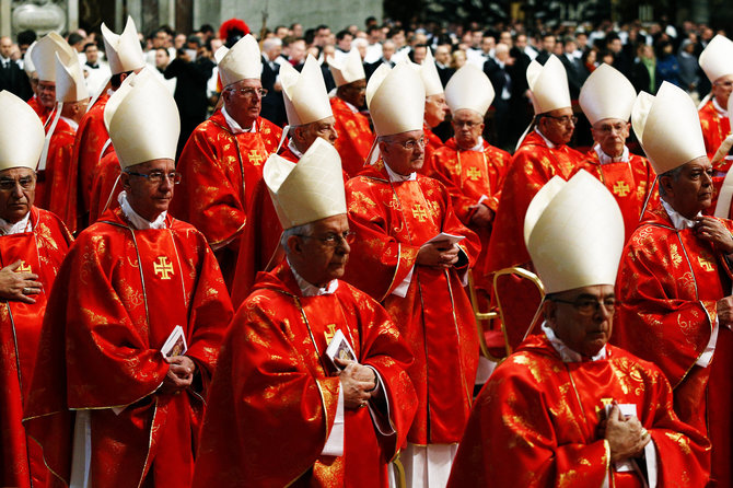 Vida Press nuotr./Kardinolai dalyvauja mišiose prieš konklavą 2013 m.