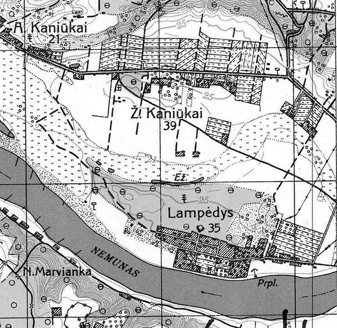 Lampėdžių apylinkės 1936 m. išleistame lietuviškame topografiniame žemėlapyje. Originalo mastelis 1:25000. Matyti šiauriau Lampėdžių pušyno buvusios Nemuno senvagės likučiai