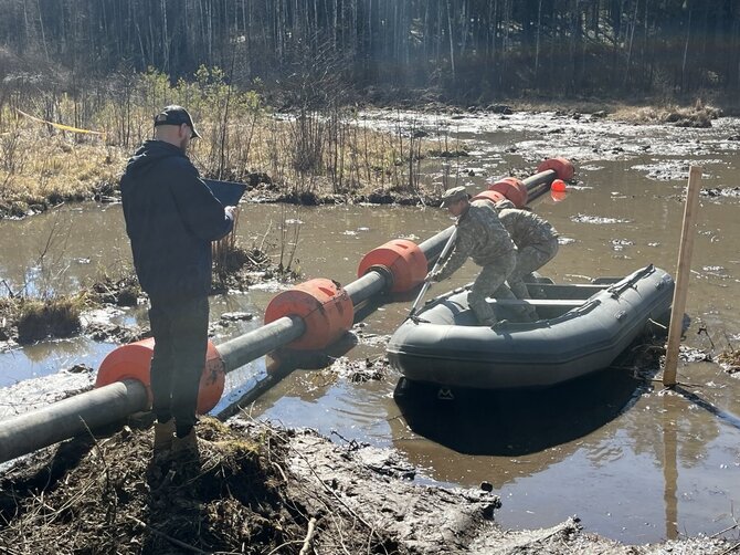 JAV pajėgų Europoje ir Afrikoje feisbuko puslapio nuotr./Gelbėjimo darbai