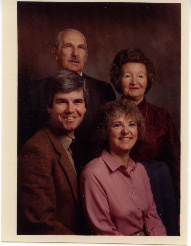 A.Zolyno asmeninio archyvo nuotr./A.Zolynas su žmona ir tėvais