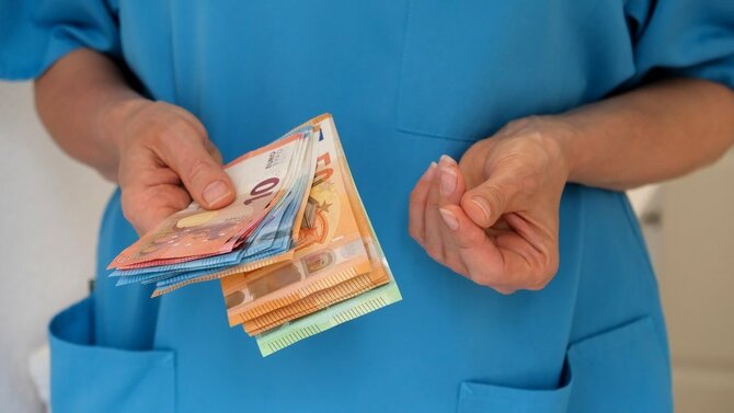 Shutterstock nuotr./Medikų atlyginimai