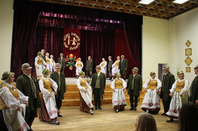R.Juškevičienės nuotr./Tautinių šokių kolektyvas „Šimtažiedis“