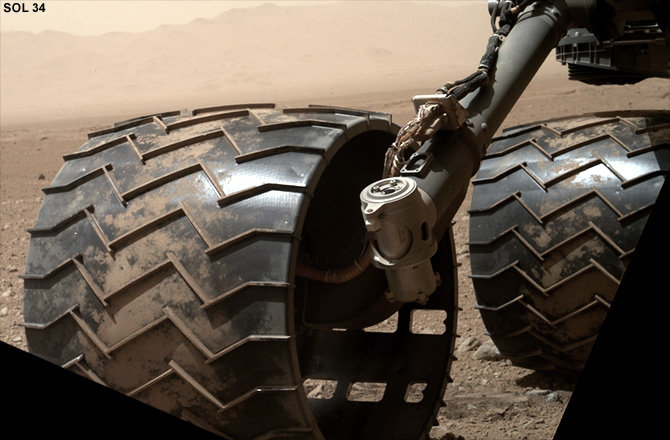 NASA nuotr./Marsaeigio „Curiosity“ ratai 34 dieną Marse