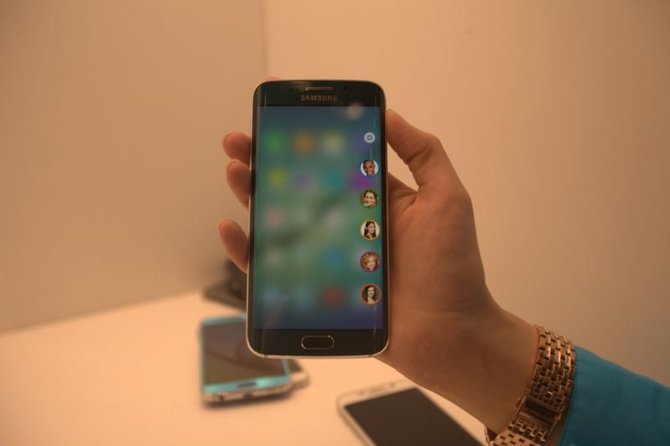 Pauliaus Grinkevičiaus nuotr./„Samsung Galaxy S6 Edge“