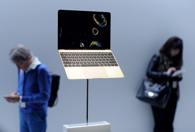 „Apple“ pristatė naujajį itin ploną ir lengvą „MacBook“