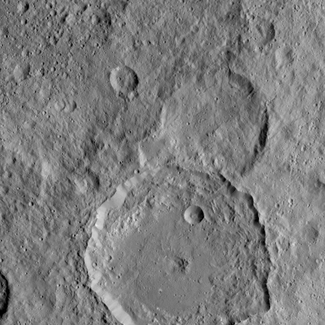 NASA/JPL/Dawn. nuotr./Cereros paviršius
