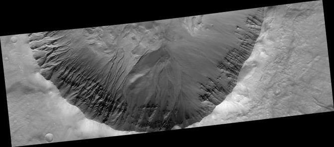 NASA/JPL/Arizona state university/Vandens daubų kanalai Marse