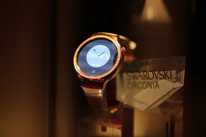 Scanpix nuotr./Huawei išmanusis laikrodis moterims „Huawei Watch Jevel“