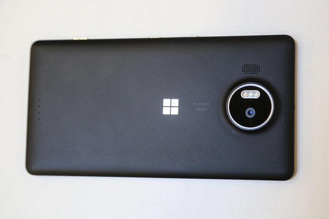 Juliaus Kalinsko nuotr./„Lumia 950 XL“