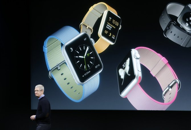 Scanpix/AFP/Naujos „Apple Watch“ apyrankės 