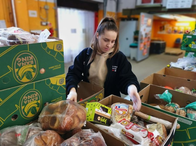 „Maisto banko“ savanoriai: išmetamo maisto yra dar keturiskart daugiau, nei šiandien išdaliname. „Maisto banko” nuotr.