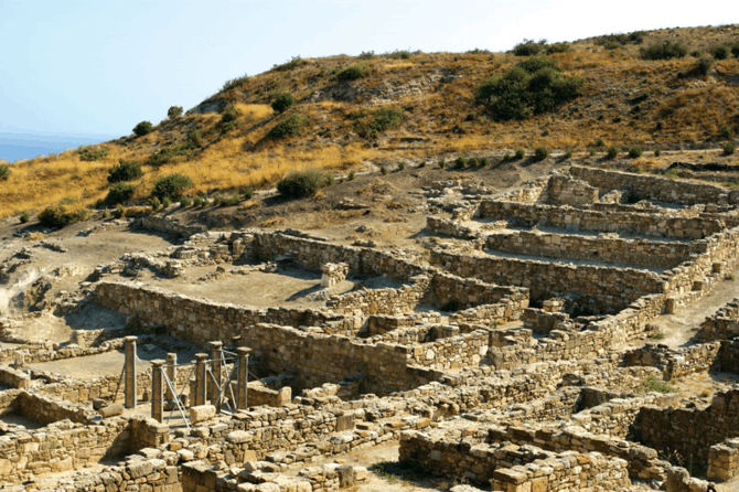 Kamiros senovinio dorėnų miesto, statyto 5 a. pr. m. e. likučiai. „West Exrpress“ ir „Novaturo“ nuotr.