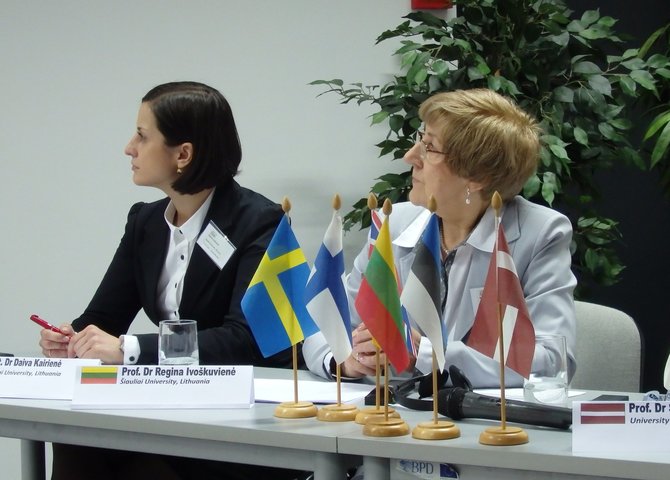 prof. dr. Regina Ivoškuvienė ir lekt. dr. Daiva Kairienė (kairėje).
